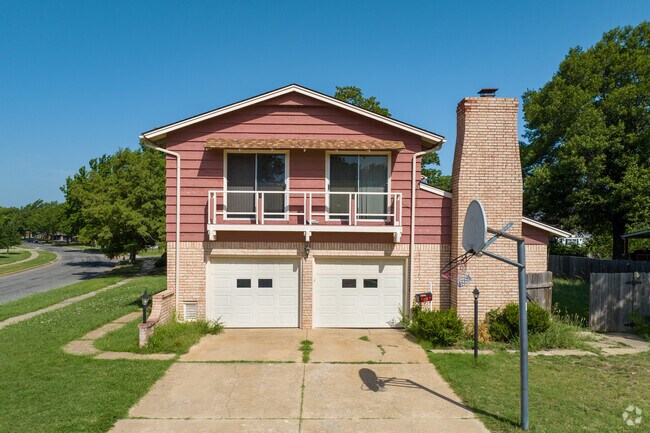 There are a few split level designs spread throughout Eastridge as well.