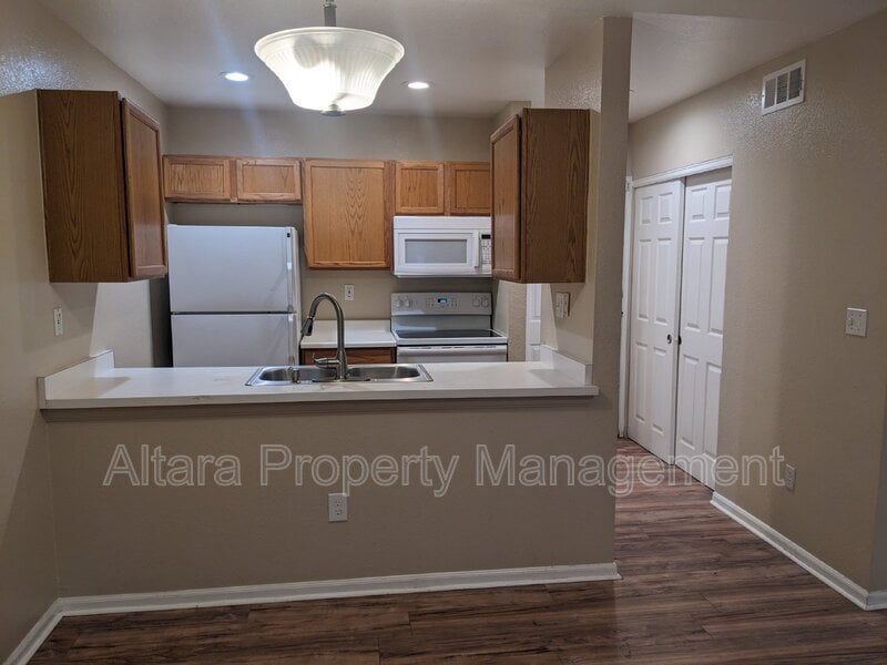 407 S Memphis Way unit 203, Aurora, CO 80017 - photo 1