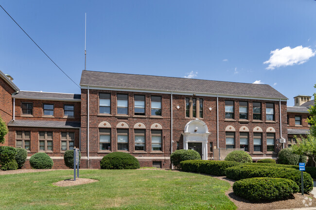 Whittier Elementary School serves students in Teaneck, NJ and surrounding areas.