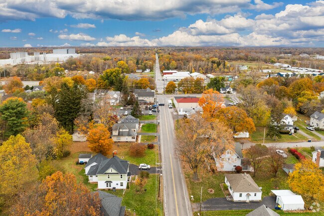 Country Line Road in Ontario is a central artery for the area and connects homes to route 104.
