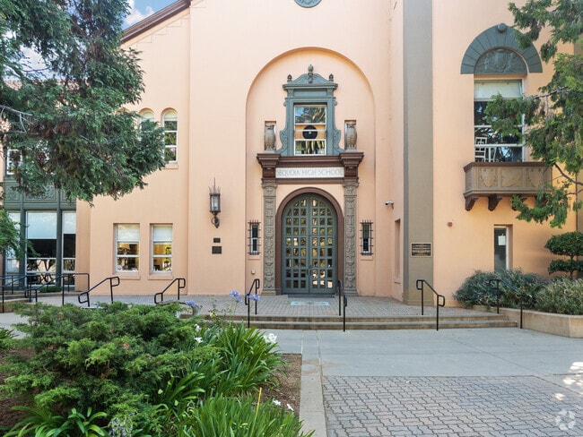 Entrance of Sequoia Highschool.