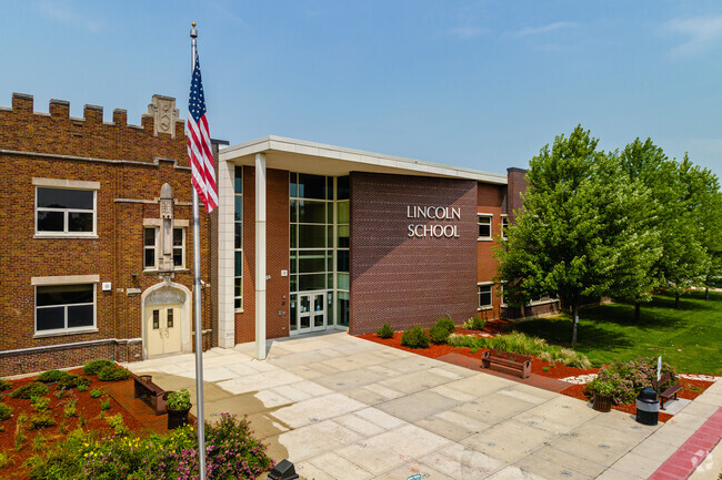 Lincoln Elementary School / Overview