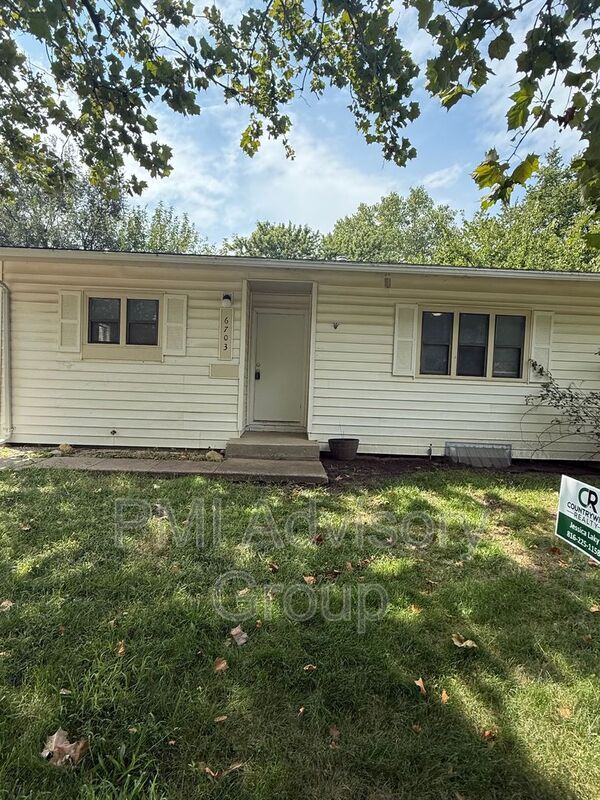 6703 SW Greencastle Dr, Topeka, KS 66619