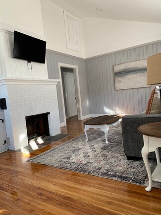 5 Oceanview Rd, Kennebunk, ME 04043