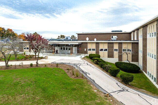 Southside Middle School serves students in grades 5-8, and receives a C-minus on Niche.com.
