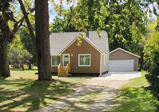 2855 Mann Rd, Waterford Township, MI 48329