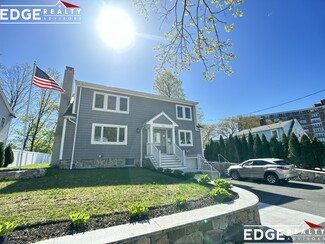 28 Moody St, Chestnut Hill, MA 02467
