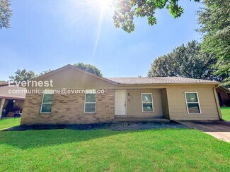 3415 Castle Dr, Horn Lake, MS 38637