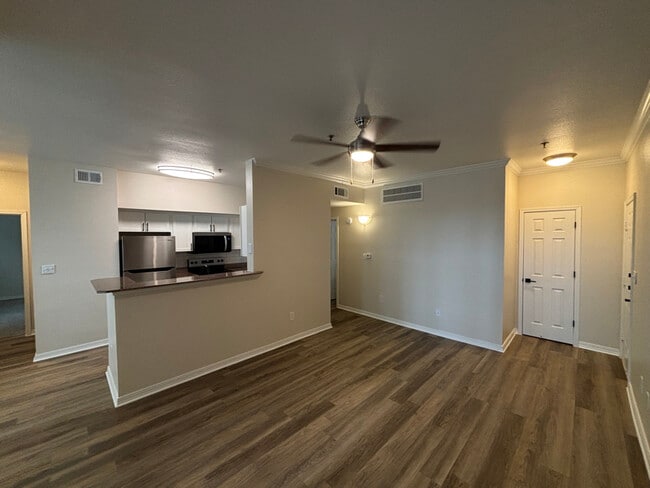 250 S Stagecoach Trail unit b4, San Marcos, TX 78666 - photo 5