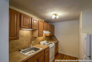 1799 Centre St Unit 38, Boston, MA 02132