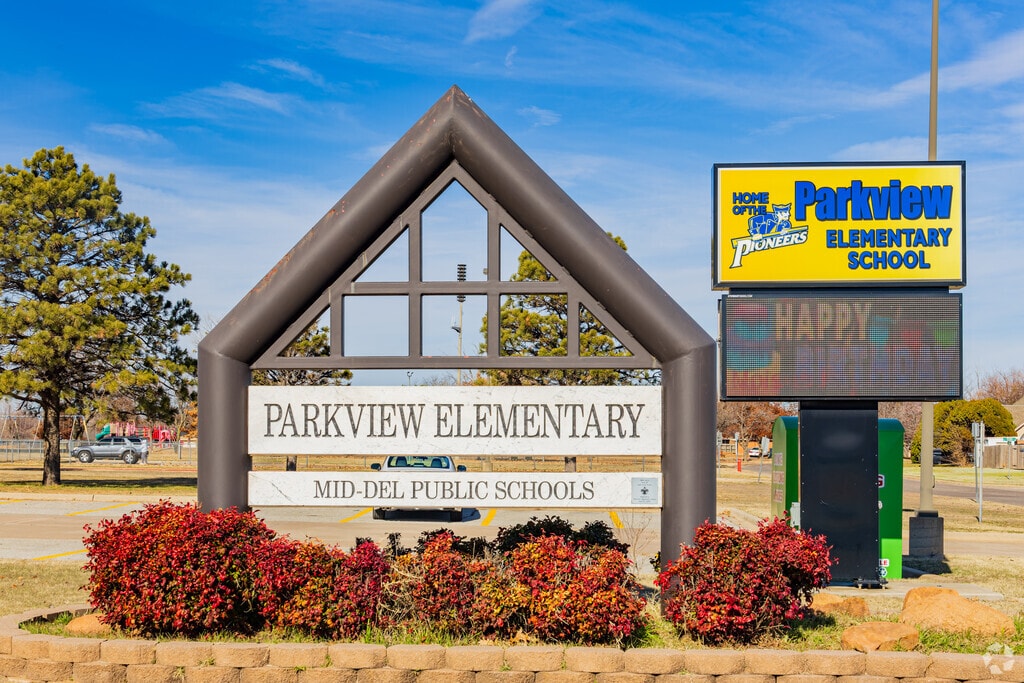 Close up shot of the signage of Parkview Elementary School.