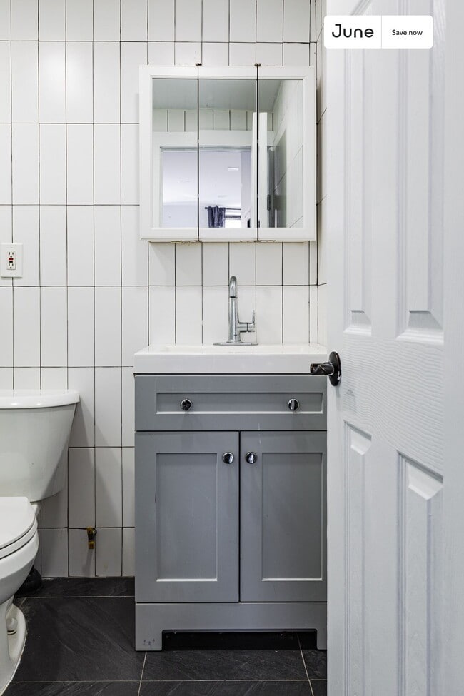 324 1/2 E 8 St unit 3B, New York City, NY 10009 - photo 6