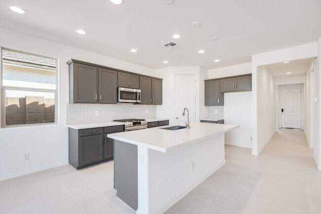 17184 W Saddle Horn Trail, Surprise, AZ 85387 - photo 6