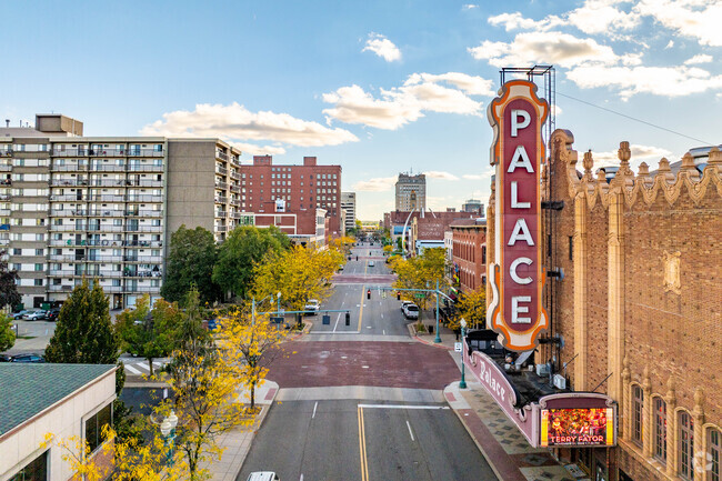 Oak Place residents enjoy the events and amenities of nearby downtown Canton.