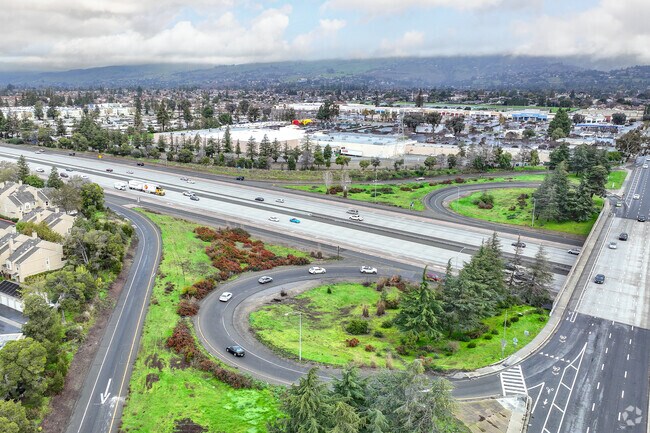 Sinclair Freeway (I-680) stretch through Alum Rock neighborhood.
