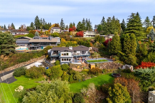Uplake is a hilly neighborhood with groups of Mid-century and Prairie style homes.