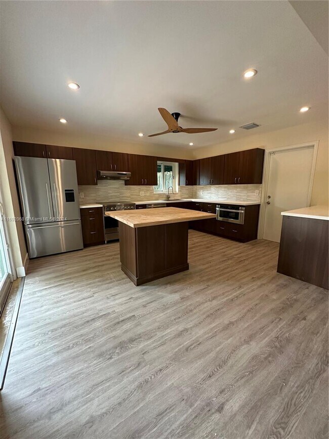 407 SE 4th Terrace Unit 407, Dania Beach, FL 33004