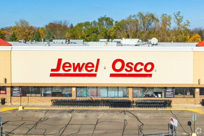 The Jewel Osco in Oakwood Hills offers grocery essentials.