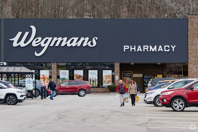 Wegmans offers Newark residents grocery delivery and pickup.