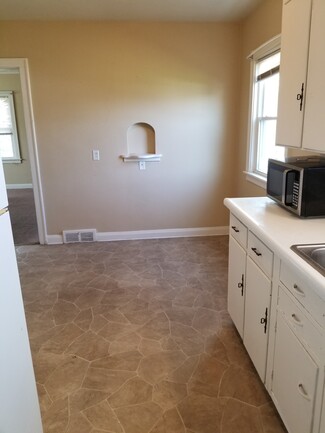 1717 Madison St Unit Lower, Davenport, IA 52804