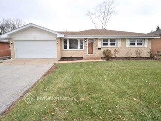 439 W Lake Park Dr, Addison, IL 60101