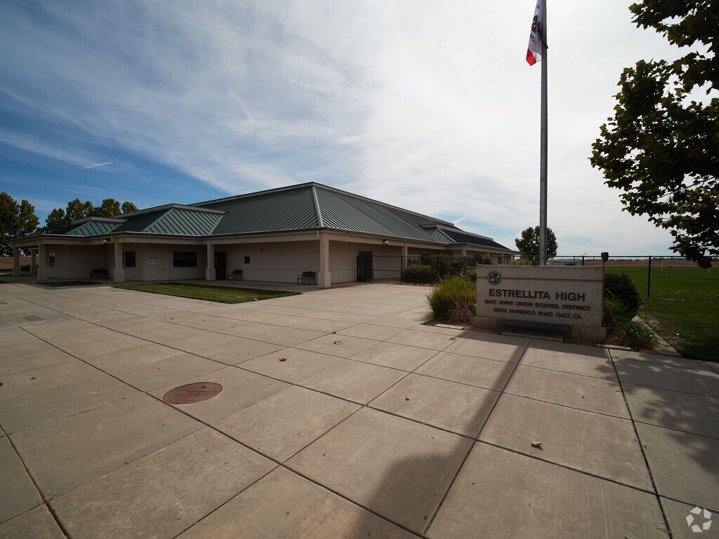 Welcome to Estrellita Continuation High School in Outlying Sacramento County.