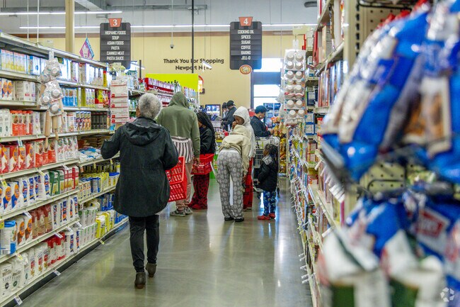 Piggly Wiggly is where community and convenience come together in Stuart Gardens.