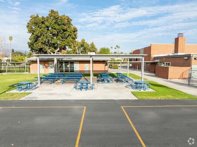 Wescove Elementary School provides elementary school for local kids.