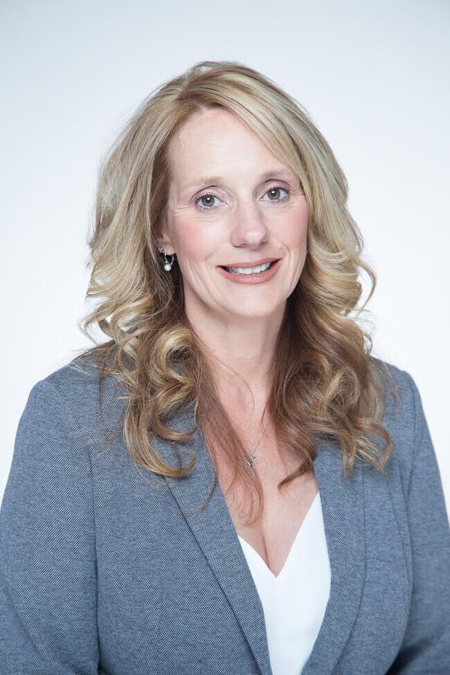 Lorie Coe Real Estate Agent in Rochester, MI