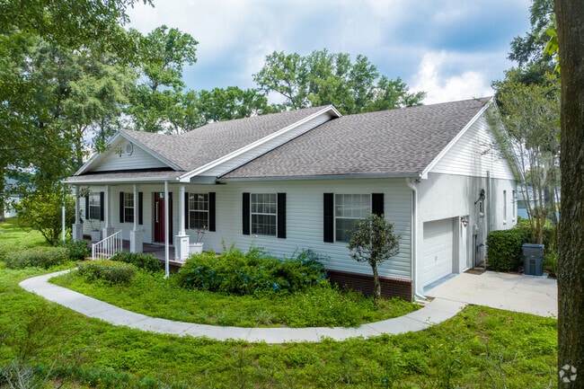 Traditional-style homes are a common sight in Kathleen.