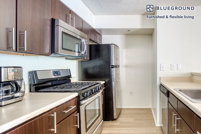 444 Washington Blvd unit FL3-ID672, Jersey City, NJ 07310 - photo 6