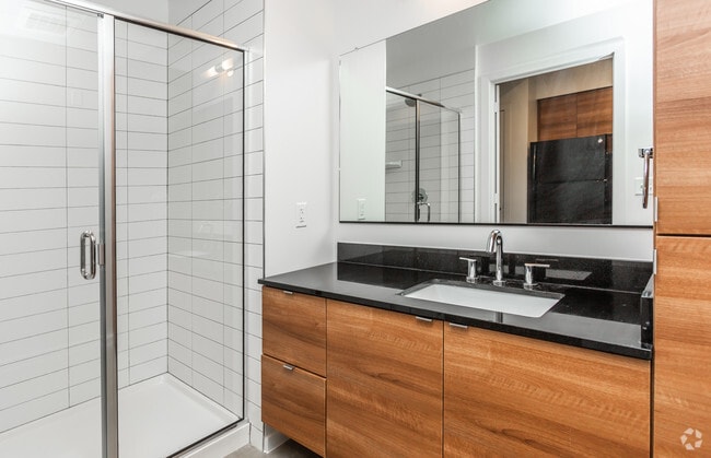 STUDIO 1BA - 465SF Bathroom