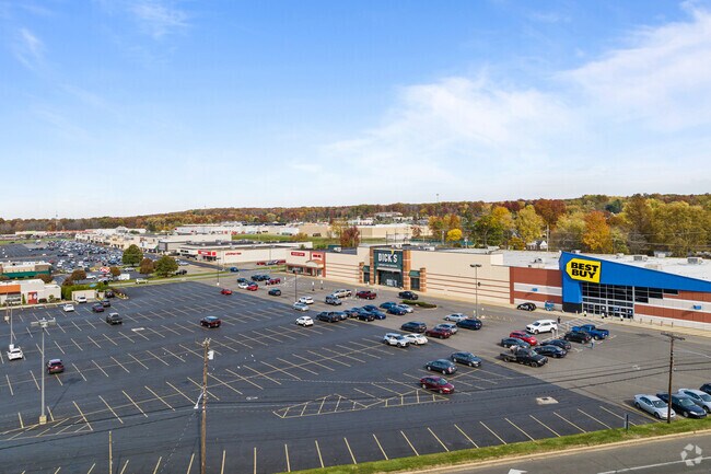 There are many retail stores provided for those living and visiting the Niles neighborhood.