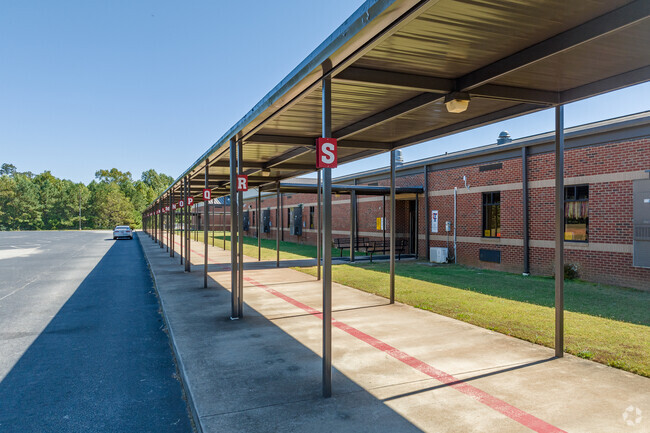 Mt. Zion Elementary School scores a B+ from Niche and 5 from GreatSchools.