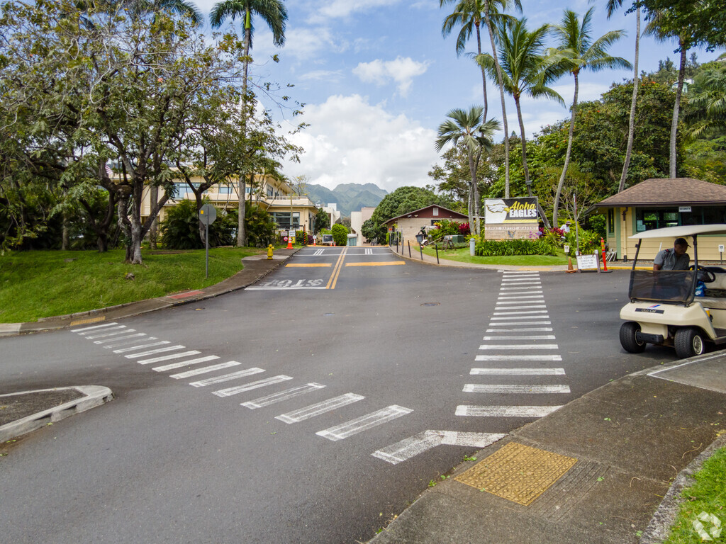 Hawaii Baptist Academy entrance