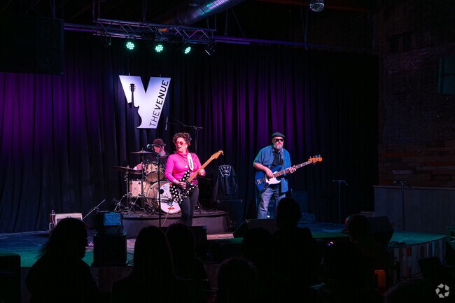 Ivy Ford delivers an amazing performance at The Venue in Downtown Aurora.