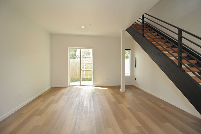 2516 NE Flanders St, Portland, OR 97232 - photo 2