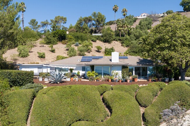 This ranch-style home in Foothill has beautifully trimmed hedges.