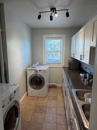 161 Cambridge St Unit 2, Worcester, MA 01603