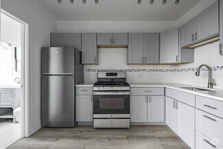 641 W Aldine Ave, Chicago, IL 60657