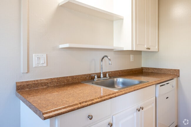 1BR, 1BA - 550SF - Kitchen