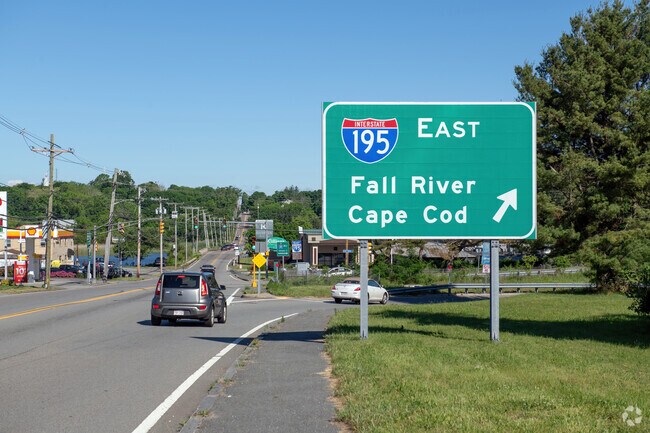 I-195 connects Touisset to major cities including Fall River, Providence, and Boston.