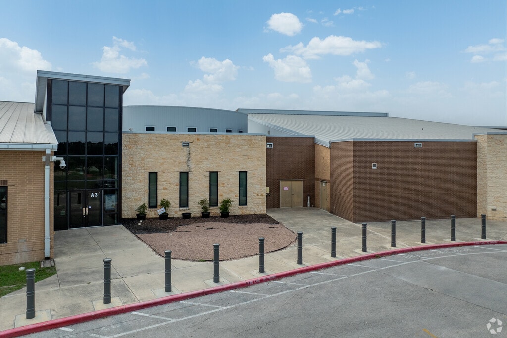 Oak Run Middle School offers families in Northern New Braunfels a great and safe school.