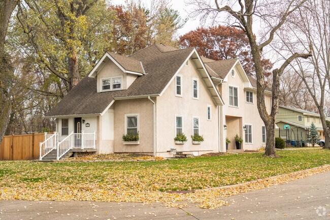 Interlachen Park provides homes that have 5-6 bedrooms for bigger families.