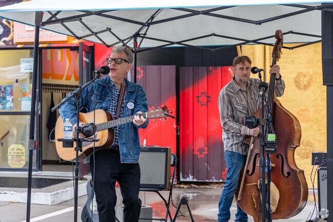 Summerfest local artists and live music.