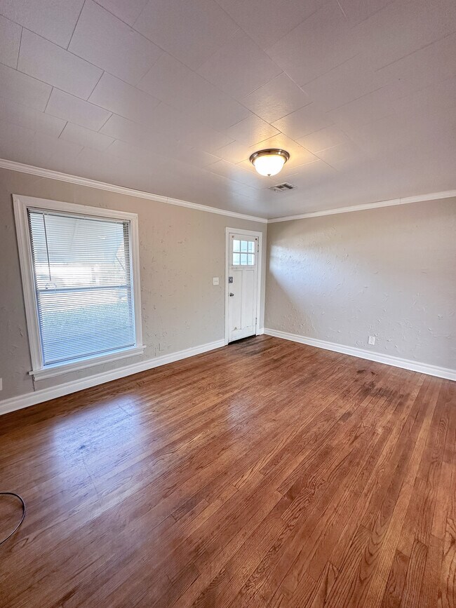 835 NW 17th St, Lawton, OK 73507 - photo 2