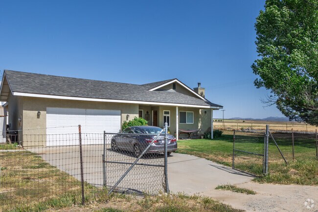 The Anza neighborhood features many Ranch-Style homes with large yards.