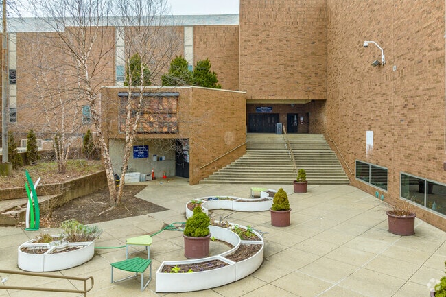 Observe the construction of solid foundations for success at Pittsburgh Obama 6-12.