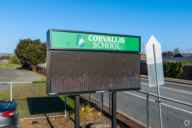 Great Schools rates Corvallis Elementary School at a 3.