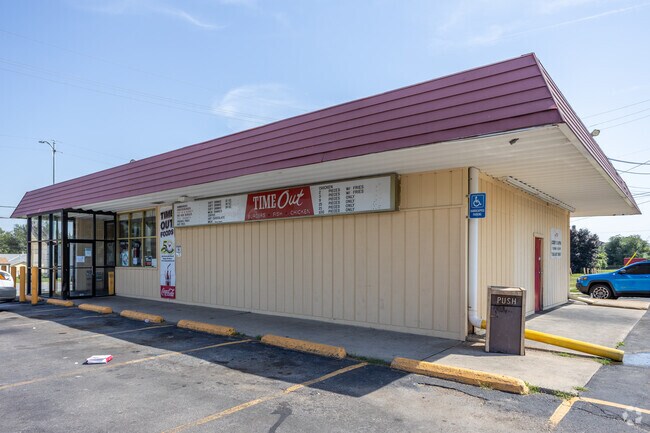 Time Out Foods near Crown Point boasts some of the best fried chicken in Omaha.